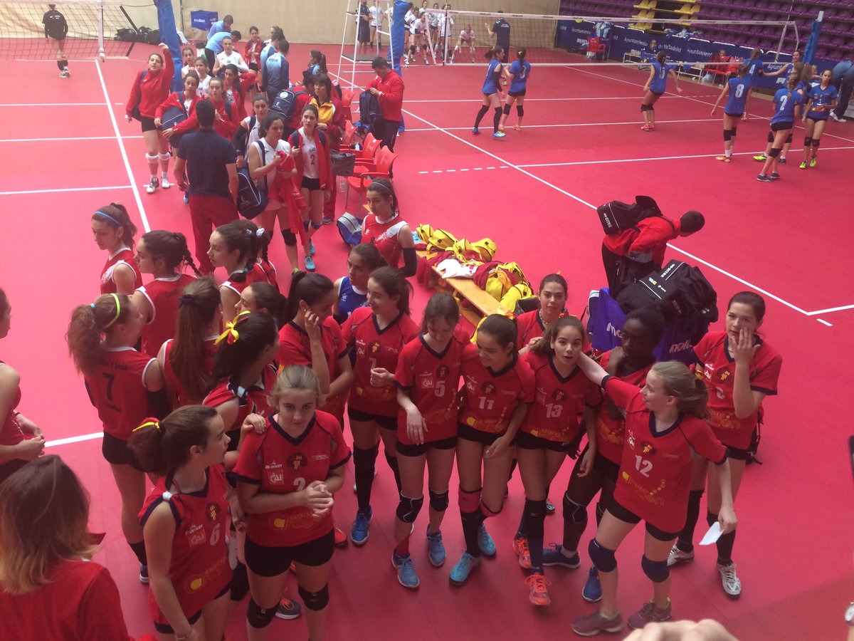 La selección infantil femenina pierde 3-1 frente a Castilla La Mancha en un vibrante partido. (25-19/25-15/21-25/25-14). #CESAVB17