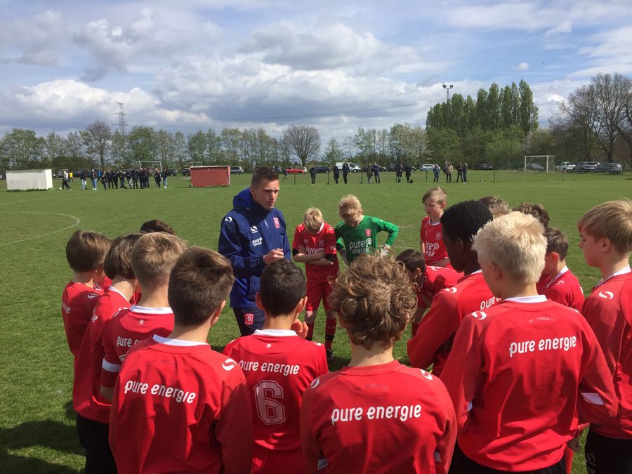 fctwente's tweet photo. Onder 11 en Onder 13 met goed gevoel terug uit Italië en België: "Heel waardevol" #fctwente https://t.co/ak2sPVKGet https://t.co/ofrYeiMKAp