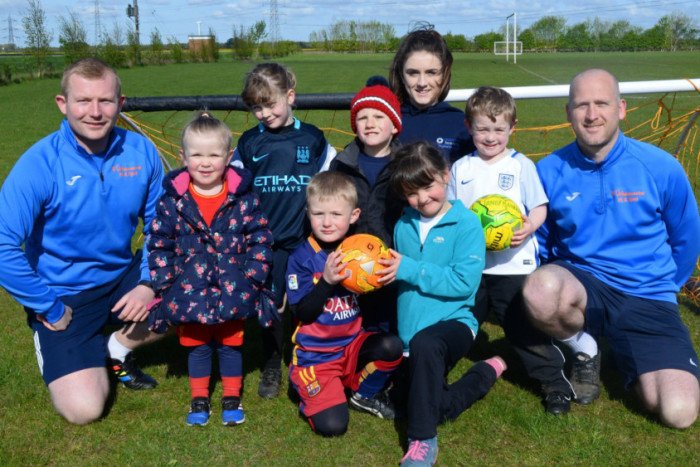 StephDonnyStar's tweet photo. PICTURES: Children enjoy 1st Kicks football session in Crowle @FUNdamentalPE https://t.co/GXQWUUewCj https://t.co/8ITNuG3jq2
