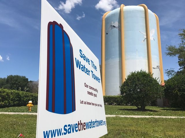 tampabay28's tweet photo. Desperate dash to save Seminole water tower https://t.co/57k7cDF5ZZ https://t.co/vDoLjW3hgx
