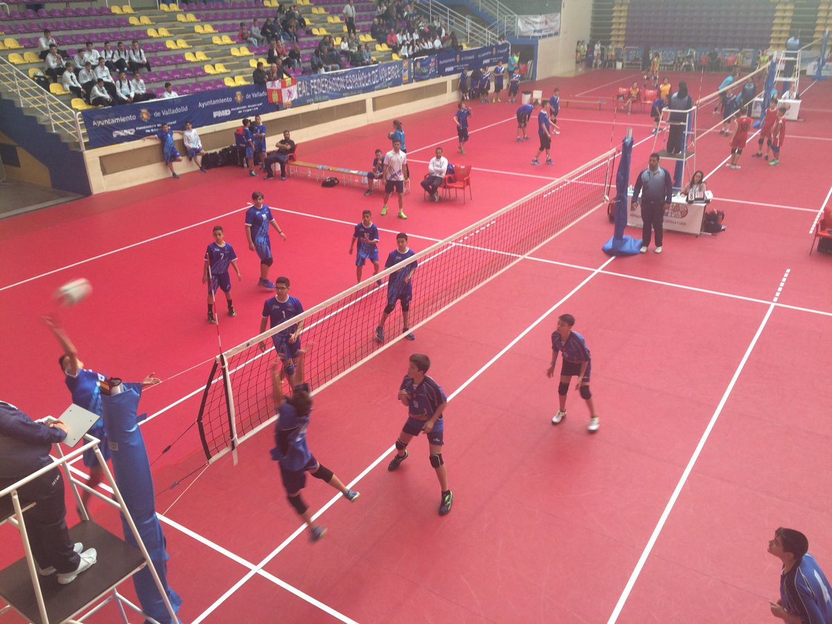 AragonVb's tweet photo. [DIRECTO] Reacción aragonesa que acerca al equipo en el tercer set. #ARA 6-9 #MEL. #CESAVB17 #AragonVB https://t.co/uBGGe8dPPz