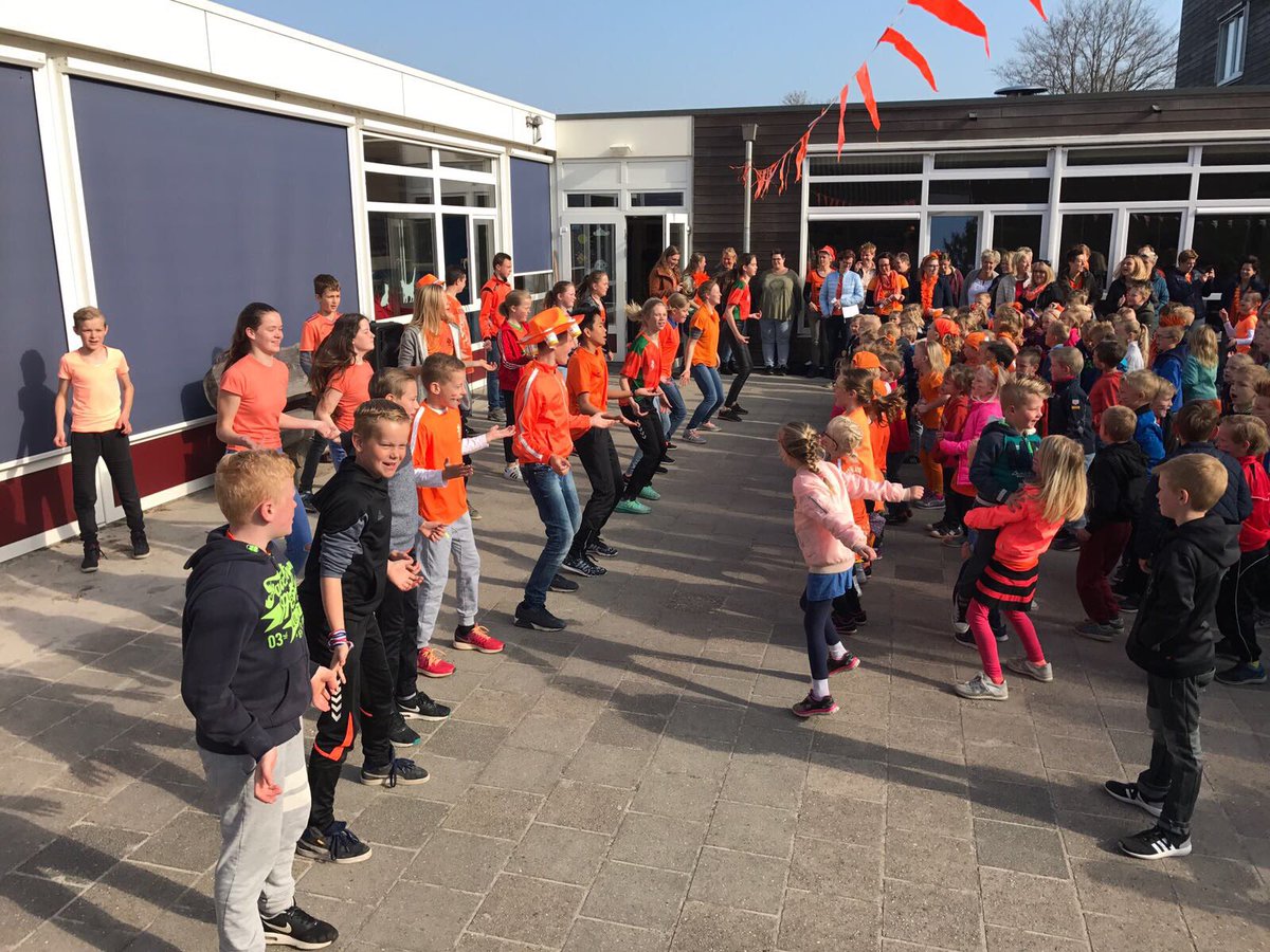 OBSHeidepark's tweet photo. Koningsspelen 2017 zijn gestart met gelukkig mooi weer😊🇳🇱 https://t.co/OarUrrppWN
