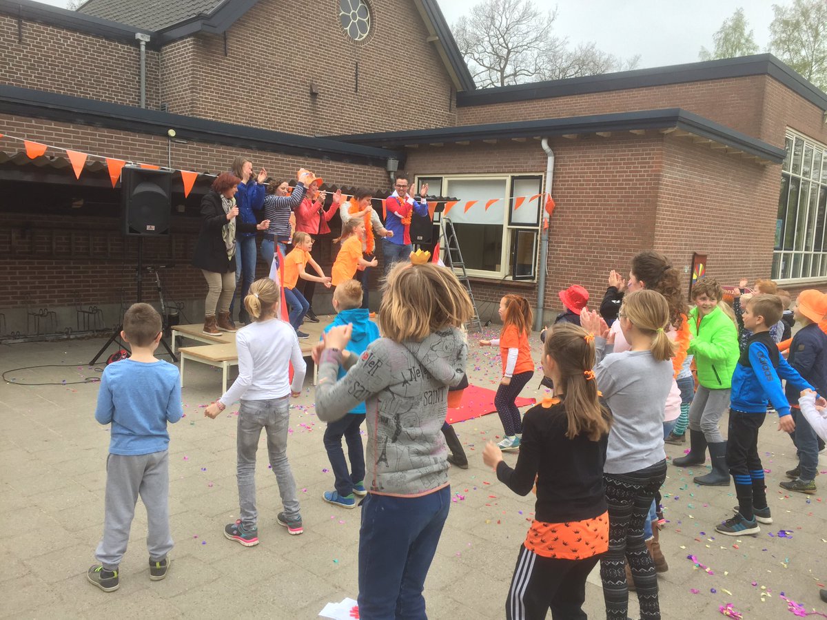 GerardRenkema's tweet photo. #Koningsspelen geopend op de #Appelgaard #Nijkerk Bijzonder: door kinderen zelf georganiseerd. https://t.co/E6ns3FdokF