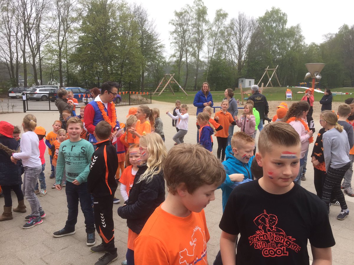 GerardRenkema's tweet photo. #Koningsspelen geopend op de #Appelgaard #Nijkerk Bijzonder: door kinderen zelf georganiseerd. https://t.co/E6ns3FdokF