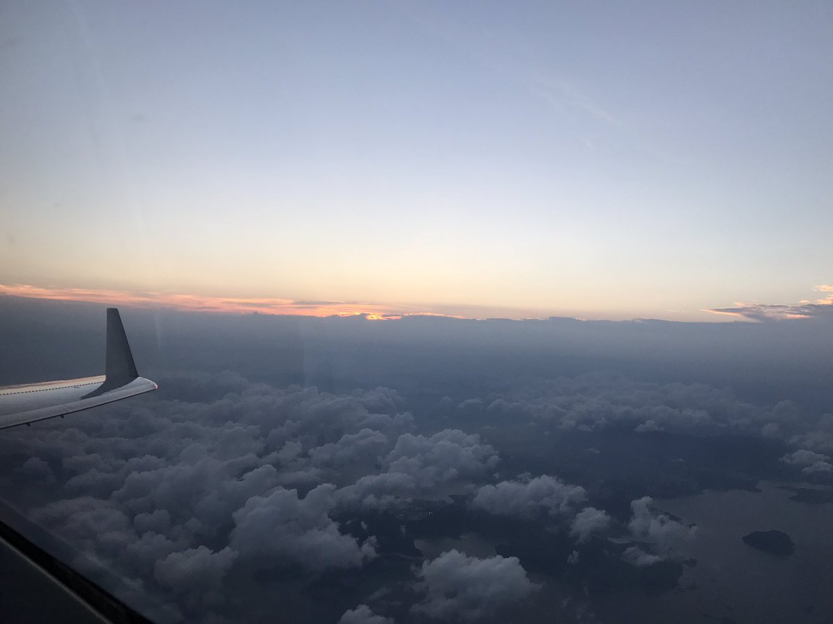 AsiaJet's tweet photo. It's sunny somewhere. Dreaming of another beautiful #sunset - like the one from our #GIV
#asiajet #yourprivatejetcompany #bizav https://t.co/A6tkldnRS4