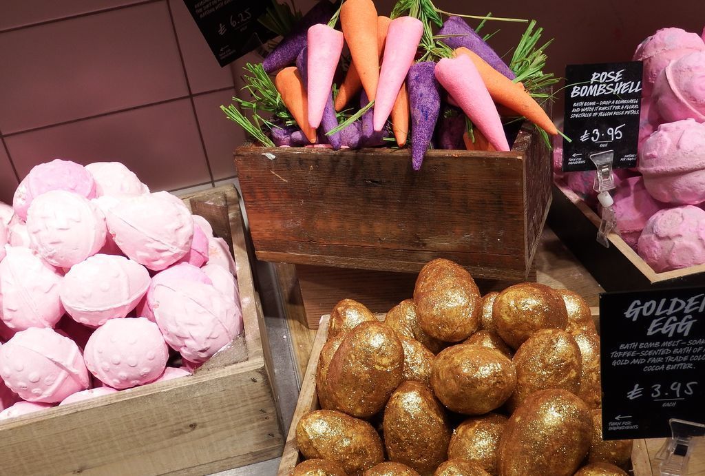 KClifewithME's tweet photo. Great memories from @Lush_York 's #LushSpring event! :)
https://t.co/OkbjhkGsMZ #Lush #Lushies #bbloggers #LushBloggers #LushEaster https://t.co/wVD7fG7rt9
