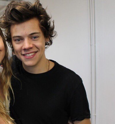 thestylesfandom's tweet photo. THESE PICTURES ARE LITERALLY FOUR YEARS APART. https://t.co/M3tu6oTXyj