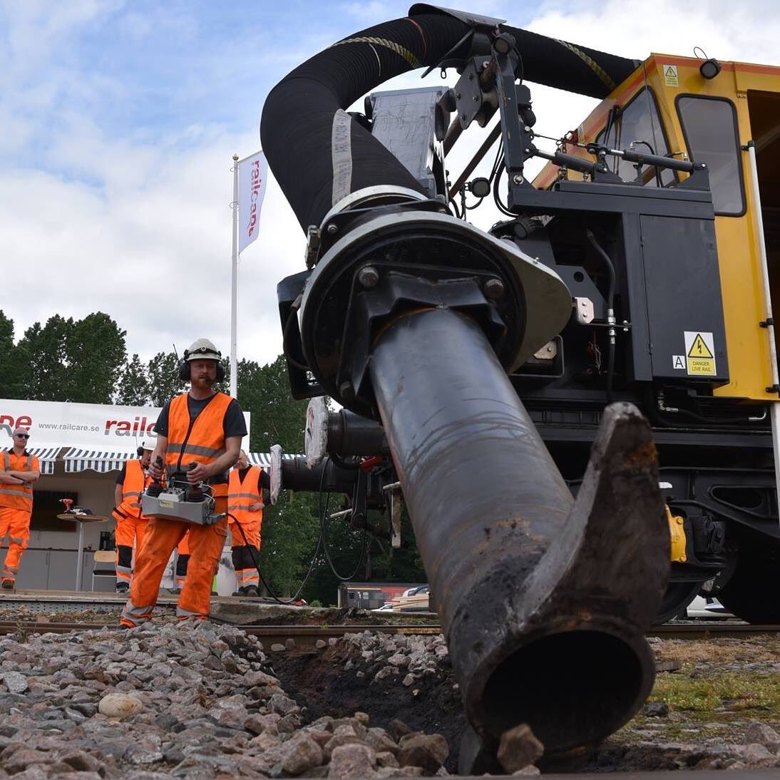 #railvac #reballast #railcare