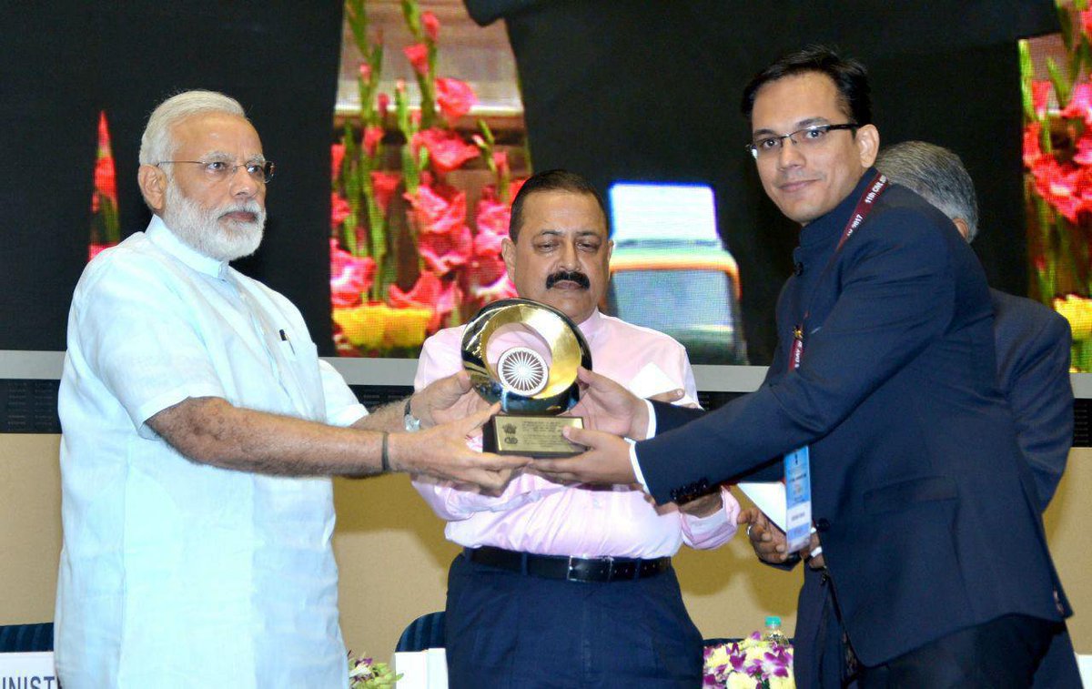 CHiPSCgGov's tweet photo. Chhattisgarh honoured by PM @narendramodi ji's award to @DantewadaDist 's Palnar for being India's first cashless village. #DigitalIndia https://t.co/GRtqyvJxD1