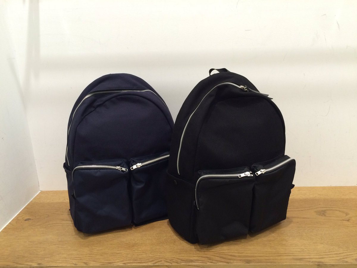 BY_NISHINOMIYA's tweet photo. 【MENS】

メイン生地のキャンバスと前面合繊素材ポケットのコントラストが最大のポイントである新型の2ポケットデイパックです。

シルバージップもさり気ない光沢感が雰囲気を引き立てます。

¥13,000＋(tax) https://t.co/j8W9tvbgwt