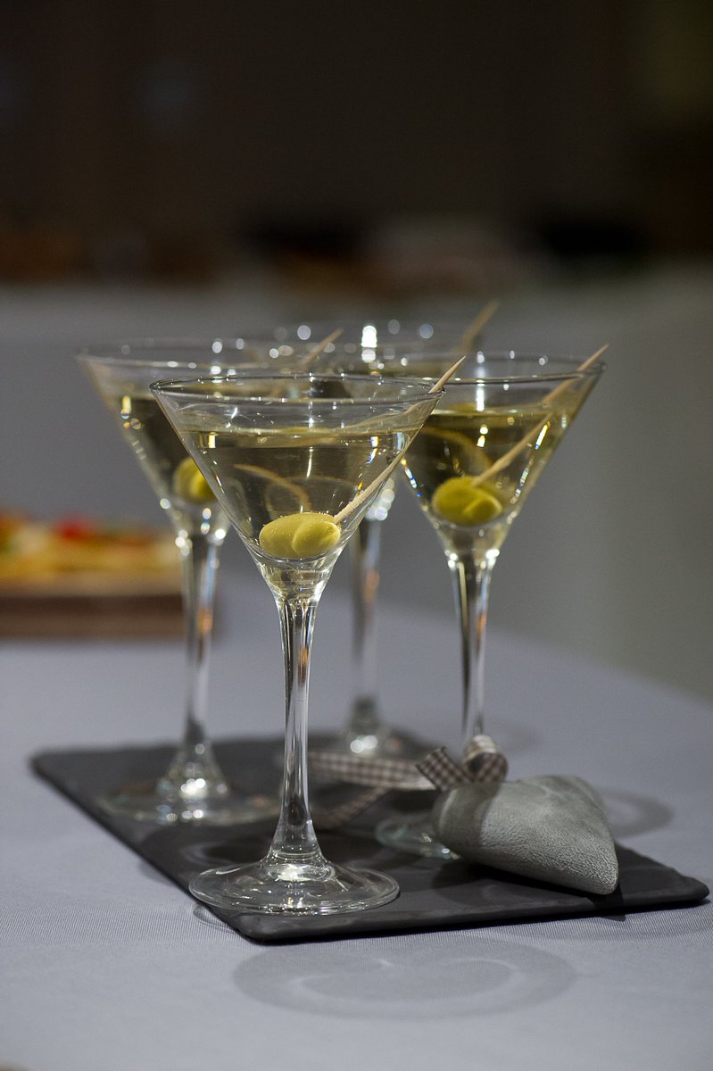 MacWindsor's tweet image. What better way to get that #FridayFeeling than joining us for cocktails and bubbles at #Caleys?