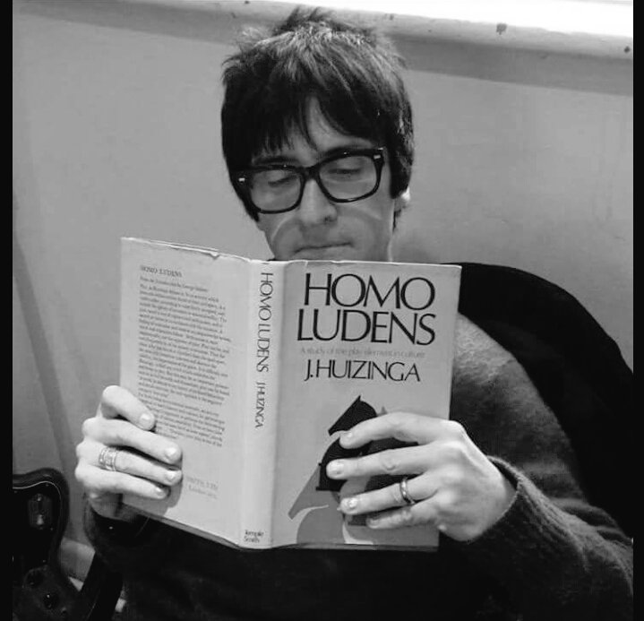 Katey_Lovell's tweet photo. @ShazzyBroon #hotmenreading 😍📚 #mozmarrfriday https://t.co/4XrayigRmf