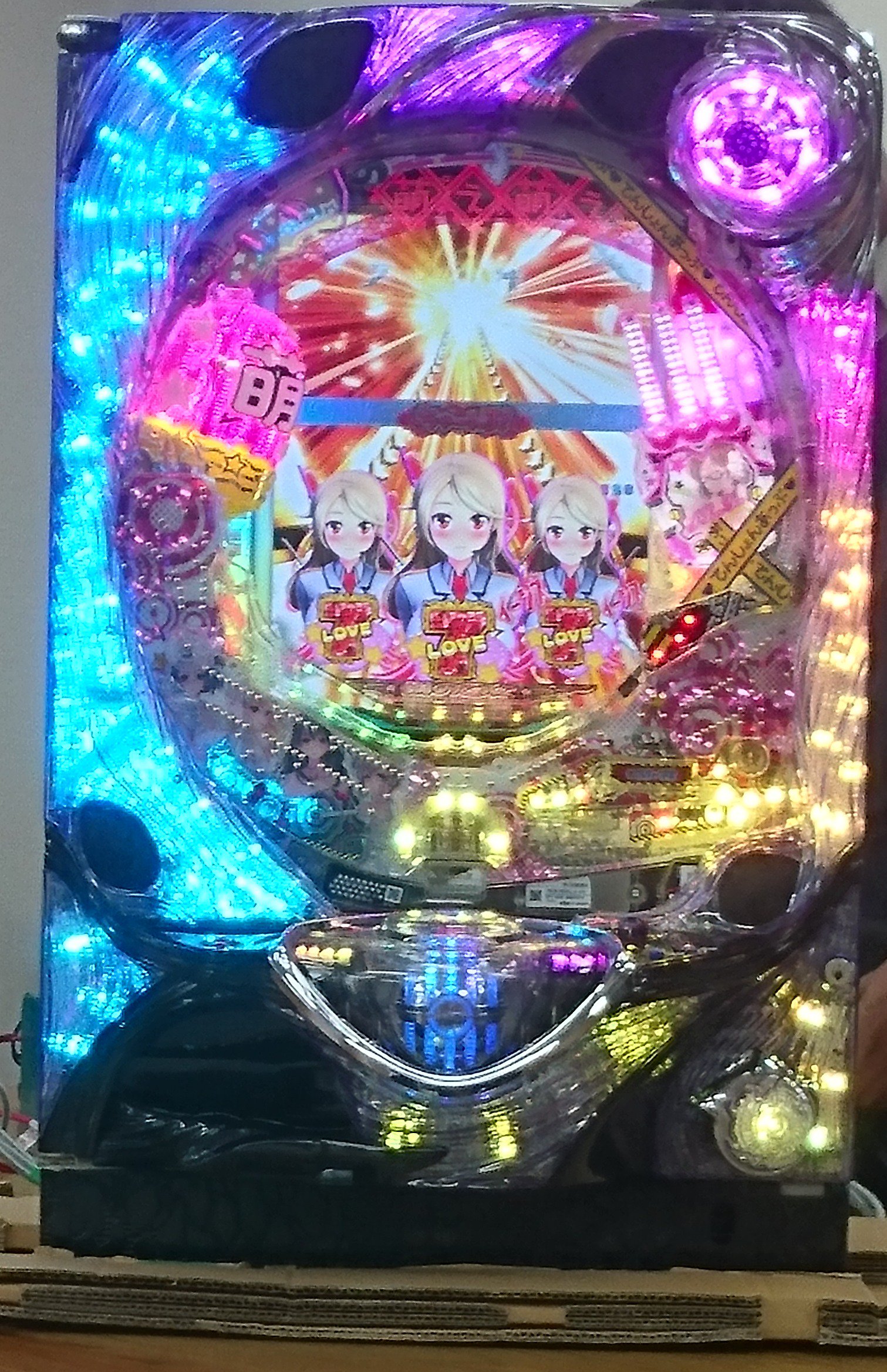 キング観光 今日は藤商事さんの 萌え萌え大戦争ぱちんこ ば ん をみました キャラクターは艦これっぽいですが 版権元のゲームはこっちが先らしいです 1 0の100 突入st半分は15rの王道ライトスペック 8個 保留電チュー1個なんでサクサクしてそうです