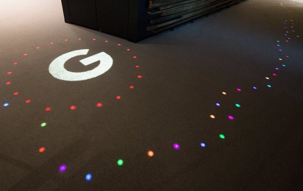 Tarkett_NL's tweet photo. Mooie @LuminousCarpets installatie bij #Google Singapore! Meer info over dit #LED tapijt? -> https://t.co/vS22AKK2Ev https://t.co/fgUsDP7QiE