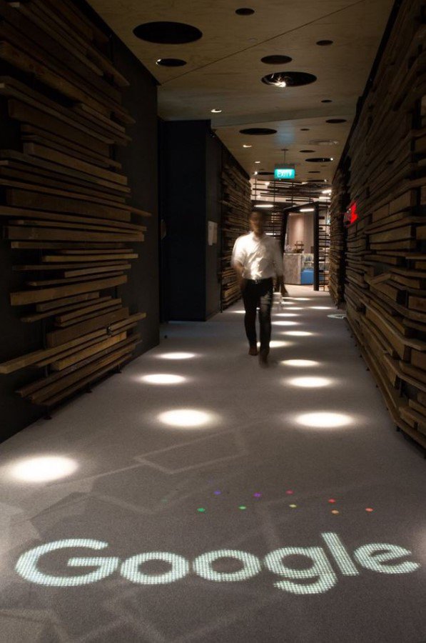 Tarkett_NL's tweet photo. Mooie @LuminousCarpets installatie bij #Google Singapore! Meer info over dit #LED tapijt? -> https://t.co/vS22AKK2Ev https://t.co/fgUsDP7QiE