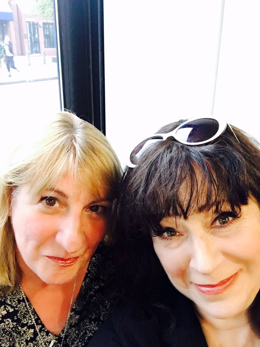 harriet_thorpe's tweet photo. .@watfordpalace @TeresaHowards @singinghaggis JuliaStJohn @SteveEdis Thank U! What a wonderful night #GloriousShow #FaultlessCast #AMustSee! https://t.co/qT3Yx645p5