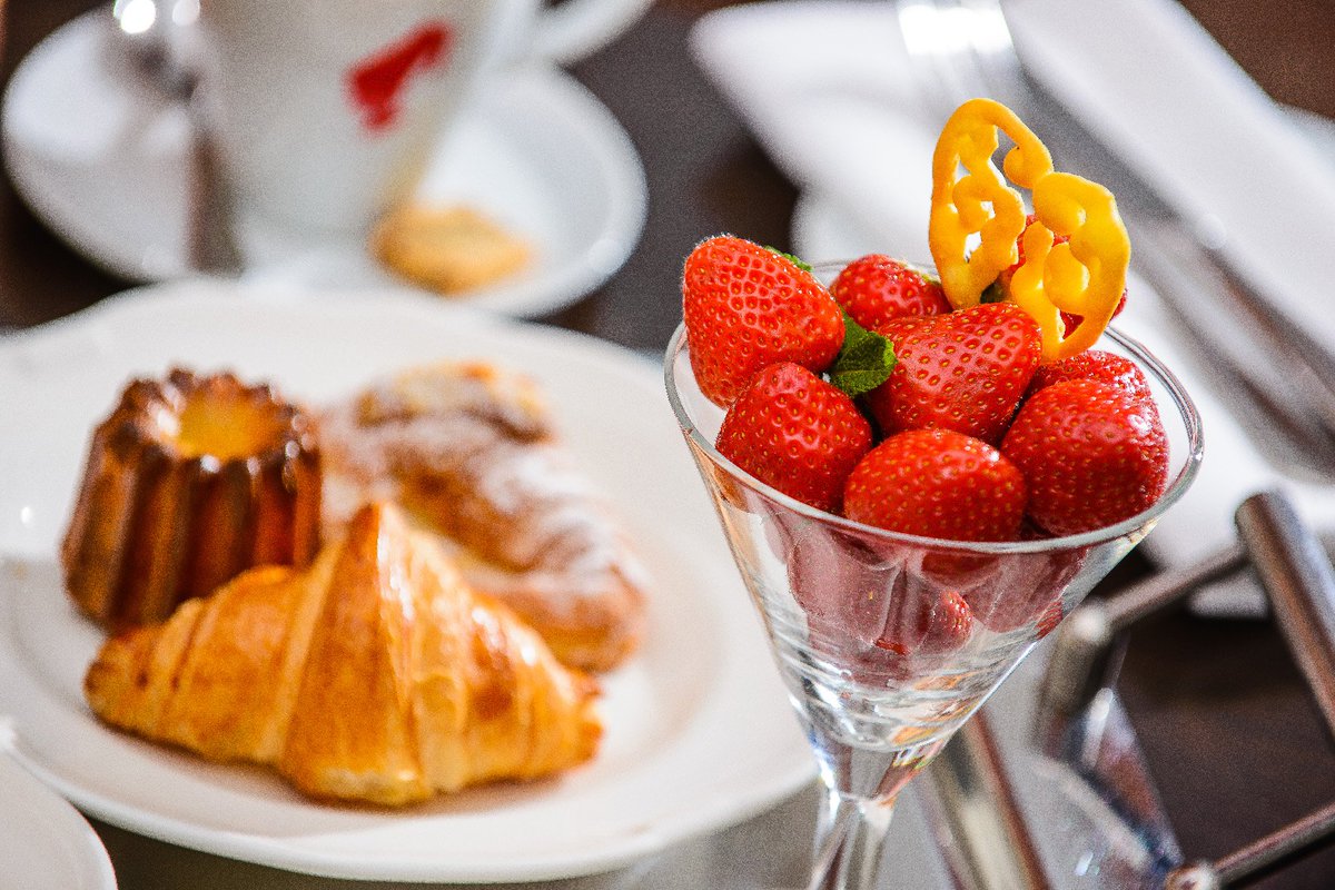 alfavitohotel's tweet photo. Breakfast in bed for your loved one it’s so easy. Especially when #ALFAVITO Hotel offers 24 hours room service and in-room breakfast. https://t.co/Q89NR13bHa