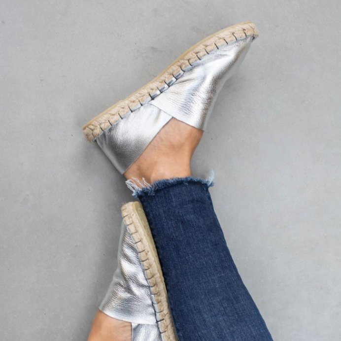 JutaShoes's tweet image. #ff Shout out to the amazing retailers who stock our shoes: @sanchosdresses @aerendeshop @thisbecause @TheSmallHome jutashoes.com/stockists