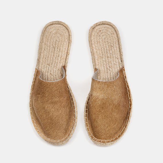 JutaShoes's tweet image. #ff Shout out to the amazing retailers who stock our shoes: @sanchosdresses @aerendeshop @thisbecause @TheSmallHome jutashoes.com/stockists