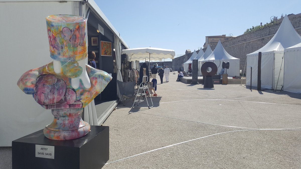 AntibesArtFair's tweet photo. Venez découvrir l'espace plein air d'#Antibesartfair avec cette sculpture de #DavidDavid sous ce soleil #antibois ☀️ https://t.co/mYHbeh8yR8