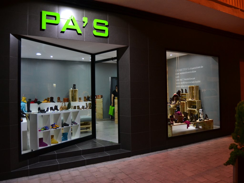 Passa't per la botiga PA'S, situada al C. Major, 8 de Deltebre  + INFO: goo.gl/ODo0Ea #establimentrecomanat #sabates