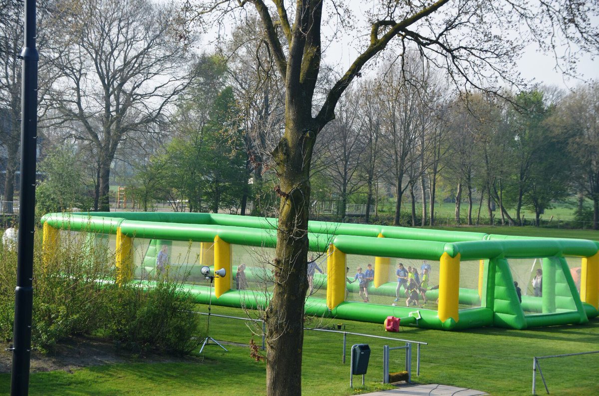 raymondwegdam's tweet photo. Het seizoen voor https://t.co/a7FDFWGWZi is weer gestart! #Koningsspelen #Hengevelde #Bentelo met #speedsoccer en #bubbelbal https://t.co/HyGI6Uo0dq
