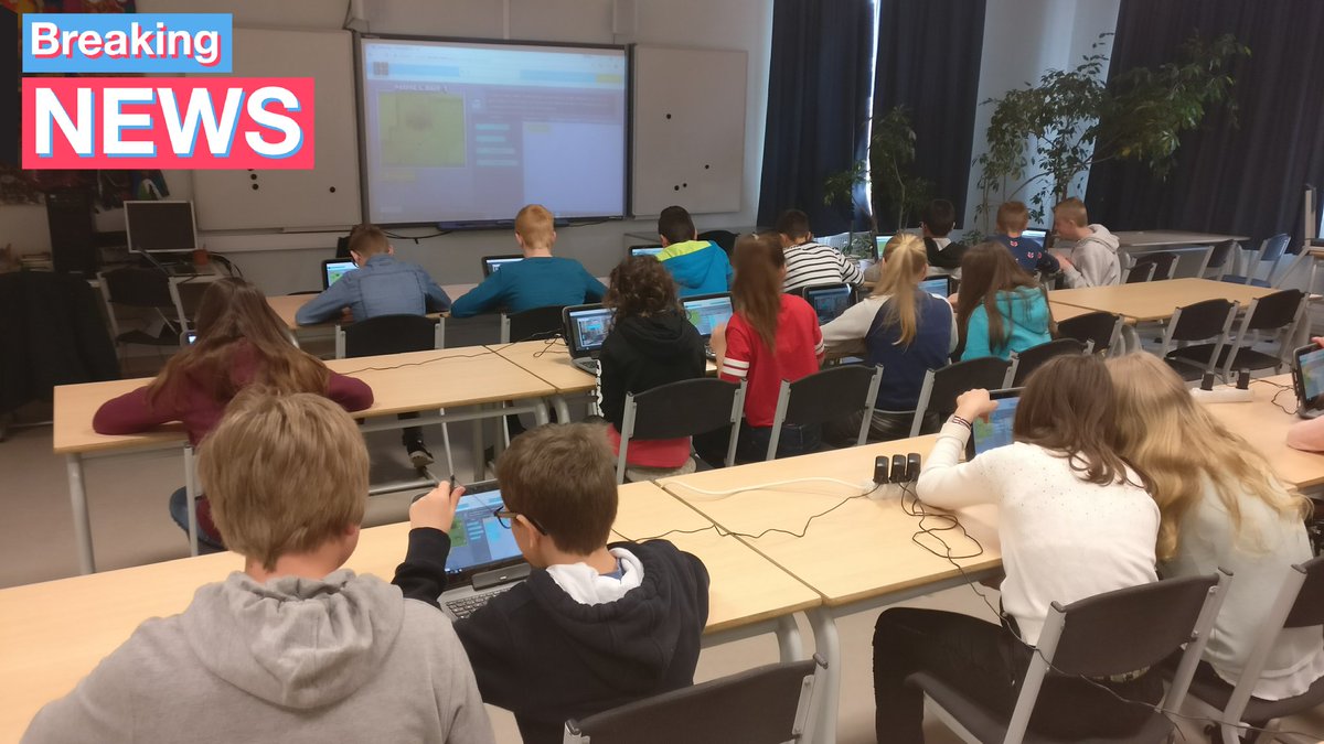 philipverlinden's tweet photo. #HourofCode inspiring 45 kids with #Minecraft coding, fun and inspiration everywhere! Next year again! #microsoftbe https://t.co/VnpKN0UEtF