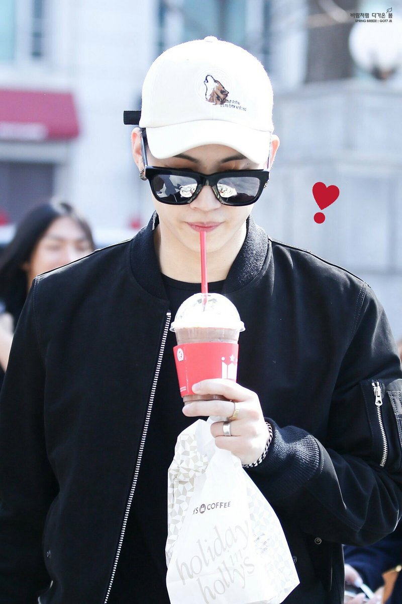 axmy03's tweet photo. ร้อนนนนนนนนนนนนนนนนน😫😫
#หิวน้ำปั่นทันที55555
#GOT7 #jb #JBgot #jin https://t.co/XN9Rbu3nYc