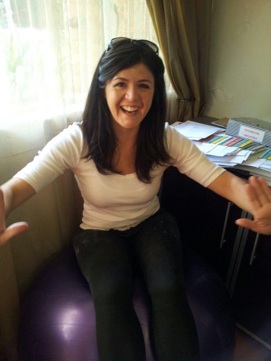 johnellVV's tweet photo. As jy verveeld is tydens jou af periode en by die kantoortannie gaan kuier ... #fun #skoolskool #werkhardspeelhard #Balance https://t.co/t8cysSRdqP