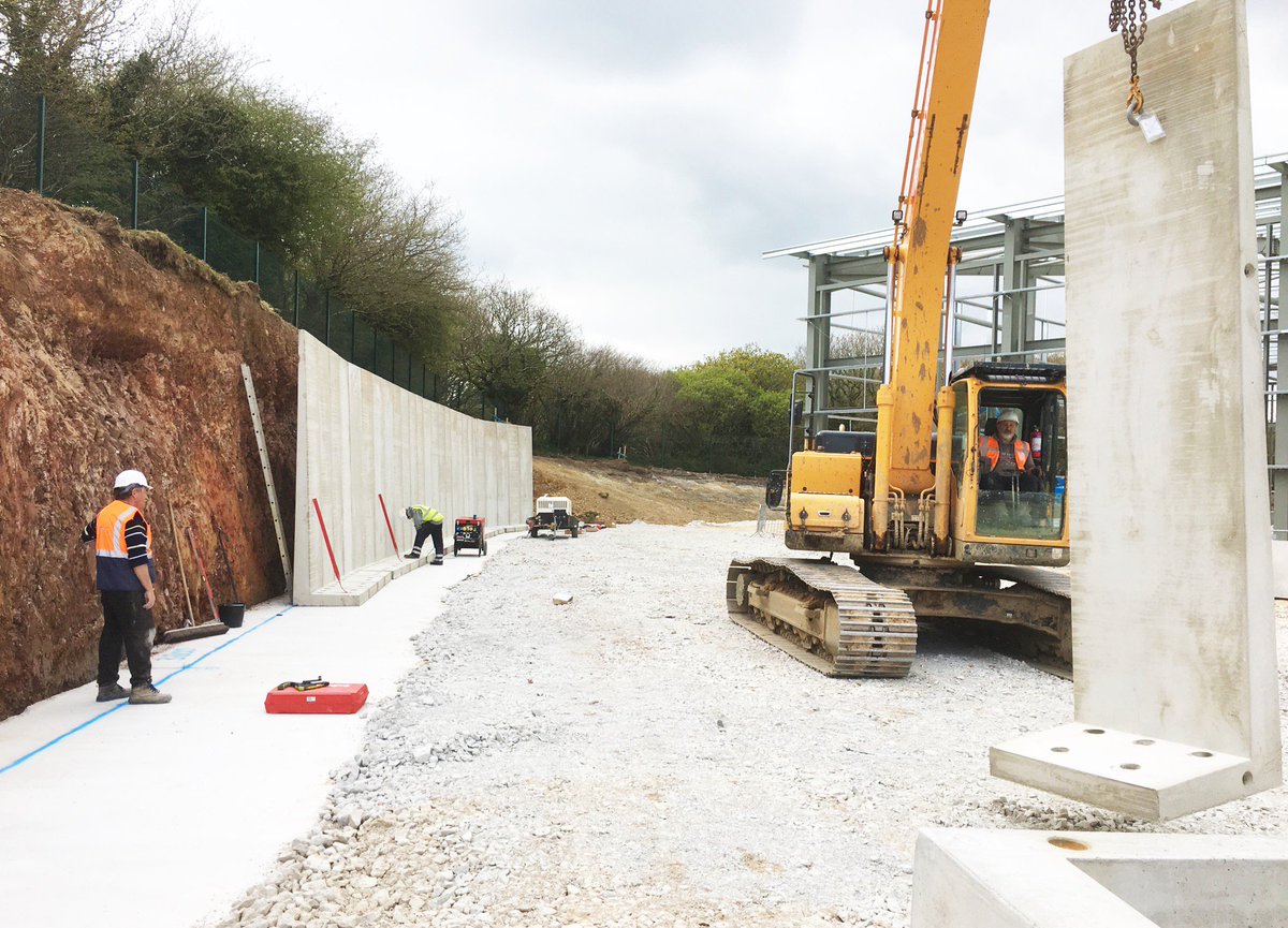 modularcubed's tweet photo. Successful #installation of a #concrete bolt down retaining wall for @ChurngoldGroup using @jpconcrete products #precast #HappyCustomer https://t.co/M9QoNdKKsn