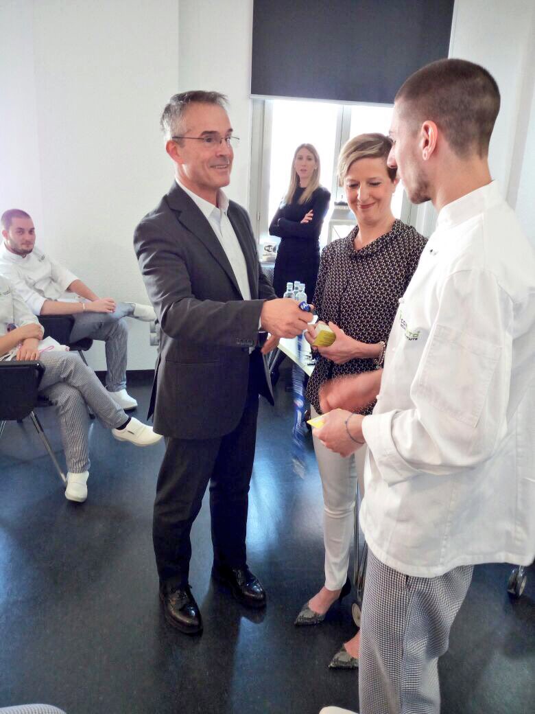 congustoinst's tweet photo. Oggi si consegnano i diplomi ai nostri corsisti #congustomilano #campuscongusto #cuoco #pasticcere https://t.co/m1bHGpwrDw