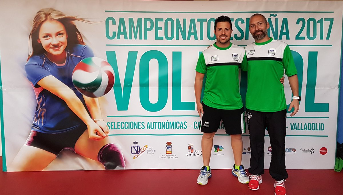 cds_formacion's tweet photo. Los profesores de la asignatura Deportes Colectivos (voleibol) representan a Extremadura en el Campeonato de Selecciones #CESAVB17 #CDSvolea https://t.co/CQCGtnCMeB
