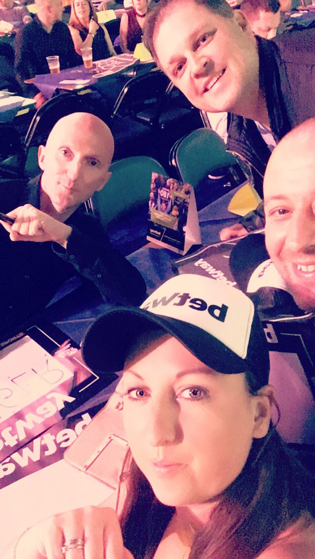 JenOShea85's tweet photo. #LoveTheDarts @PhilTaylor https://t.co/YZb8C8TdK2