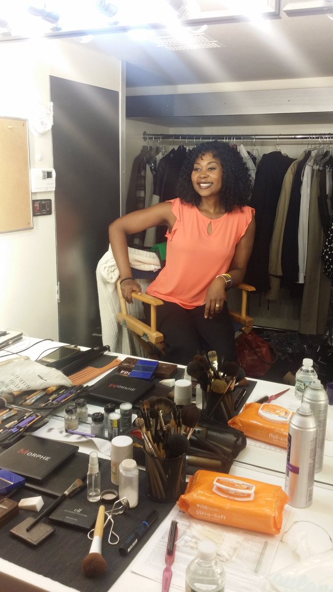 bofumb's tweet photo. On set! #actorslife #liveyourdreams #ProudNCGal #commercials #guestspeaker2017 #ILoveMyLife #grateful #blessed #arraymagazine #MegaFest17 https://t.co/19rVAuFdU0