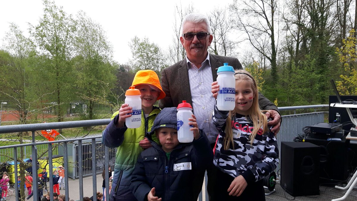 Vandaag starten weer bijna 600 Brunssumse leerlingen met het project 'drink water' #BSMeander #BSTitusBrandsma #JOGG #Brunssum