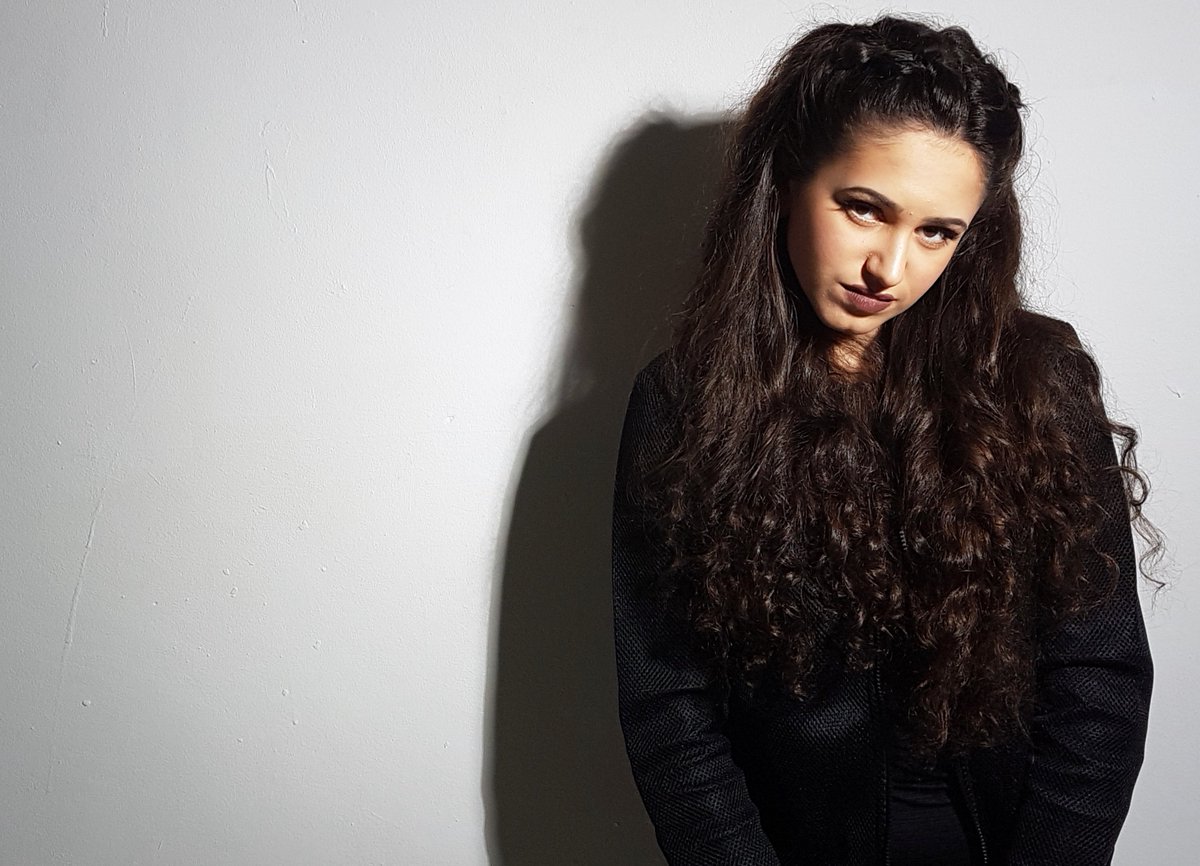 Music Week Presents: Lydia Singer. Check out the third release of this talented 15 year old: bitly.com <a href="/LydiaSingerHQ/">Lydia Singer</a>