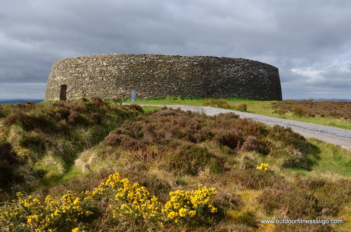 outdoorsligo's tweet photo. Blog Grianan of Aileach, co.Donegal https://t.co/4Z1DMeOyBW … #lpinireland @DonegalTIO @VisitInishowen @DiscovInishowen @lonelyplanetUK https://t.co/vYIUdeBNvW
