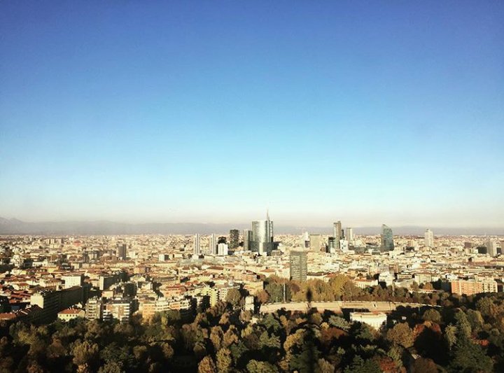 _Phede04's tweet photo. Leggo: Torno nel mio paesino inculato perché #Milano è fredda e grigia.
Penso: La stazione è là, non sentiremo la tua mancanza. Ciao! 👋 https://t.co/VmtVeRaIx8