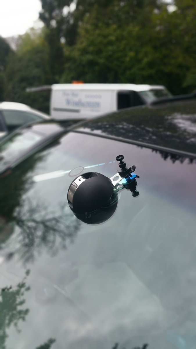 5StarWindscreen's tweet photo. Saving the customer £££'s repairing rather than replacement... #StoneChipRepair #esprit #windscreens #Beaconsfield https://t.co/wXqZJbeO4P