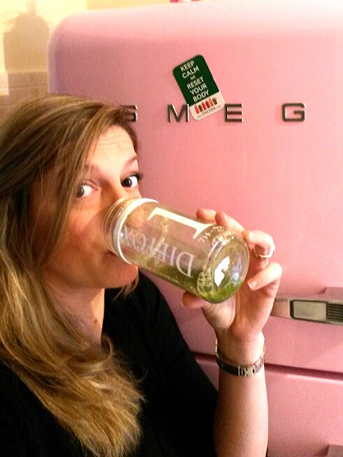 tfbloggers's tweet photo. Sì, è davvero iniziata la fase #Detox! Volete pensarci anche voi? Leggete qui: https://t.co/l2zRW1LDjW #DietoxProgram #healthy https://t.co/IJgj1ERZQQ