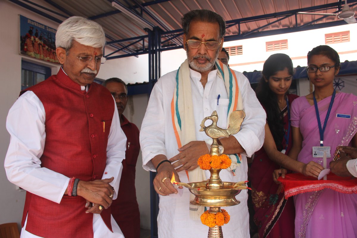 mgcub2016's tweet photo. Hon. Union Minister Radhamohan Singh ji released two books published by MGCUB and inaugurated Library and IT centre. https://t.co/DpCY3SSZci https://t.co/bMZPAjJjlL