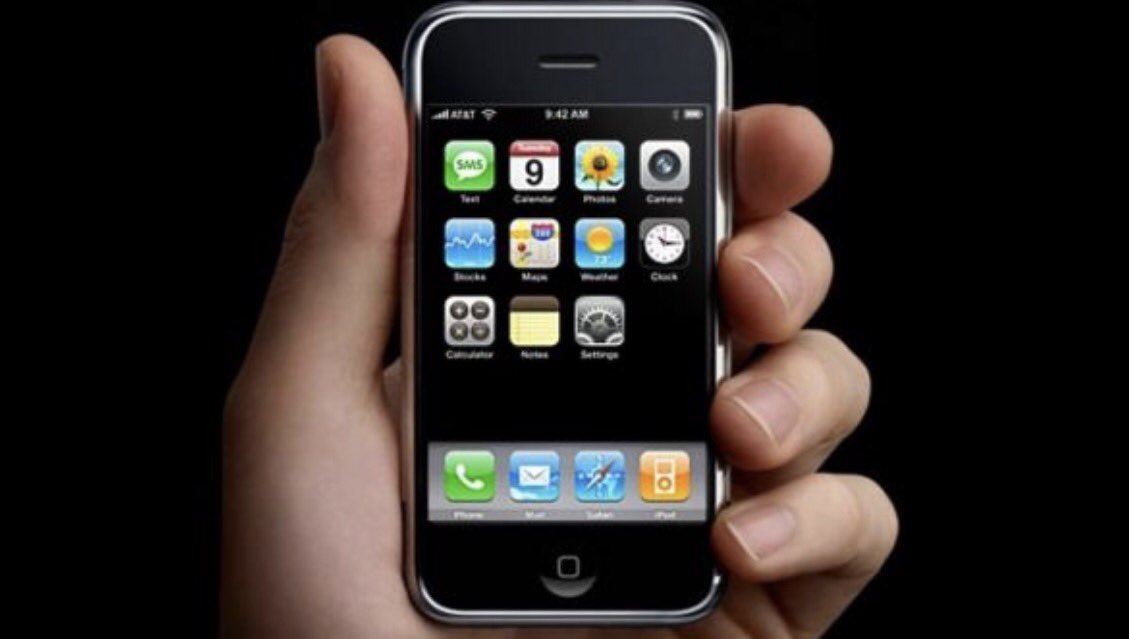 DigiAcademy's tweet photo. "VR today is like 2007: year 1 of the iPhone" #VR #VRShows #DigitalMarketing @FutureVisualVR https://t.co/ofBGwMJhHa