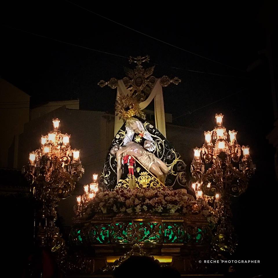 Hace justo una semana ya que pudimos disfrutar de imágenes como estas de <a href="/AngustiasVelez/">Cofradia Angustias Coronada Vélez</a>. Otro Viernes Santo para el recuerdo #SSangustias17