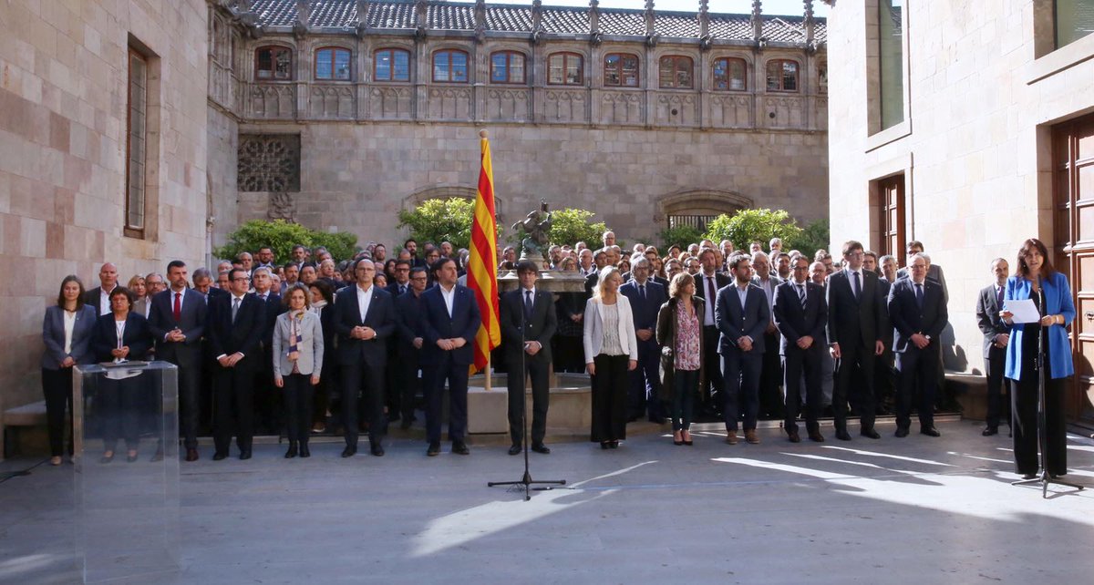 junqueras's tweet photo. Avui, tot el Govern, ha signat un compromís per conjurar-nos (jurar-nos conjuntament) per organitzar, convocar i celebrar el #referèndum. https://t.co/Hn8xRQnT3A