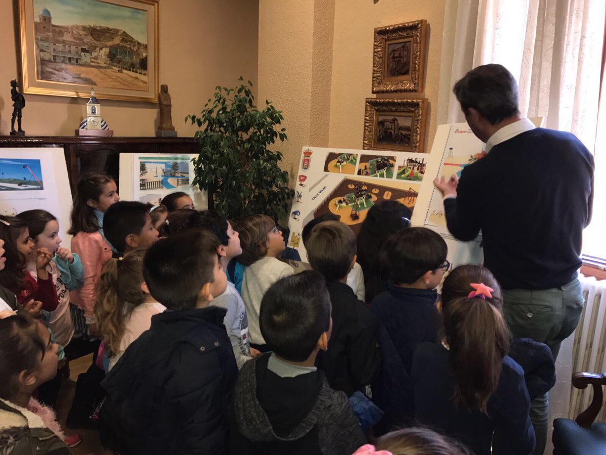 MarcosOrtuno's tweet photo. #Yecla | La mejor manera de decidir sobre un proyecto de parques infantiles es consultando a quienes van a hacer uso de ellos. https://t.co/cf7BOj9aOM