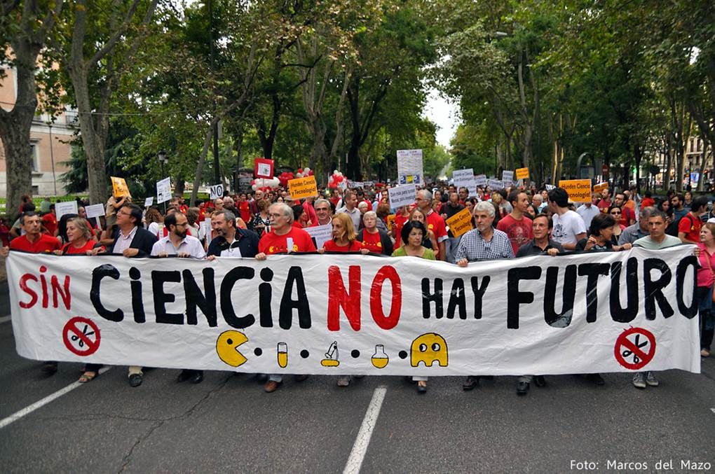 IzquierdaUnida's tweet photo. Apostamos por la I+D+i frente al modelo del PP basado en la precarización de la vida. Porque sin ciencia no hay futuro
#ScienceMarchESP https://t.co/sgEpsbtveo