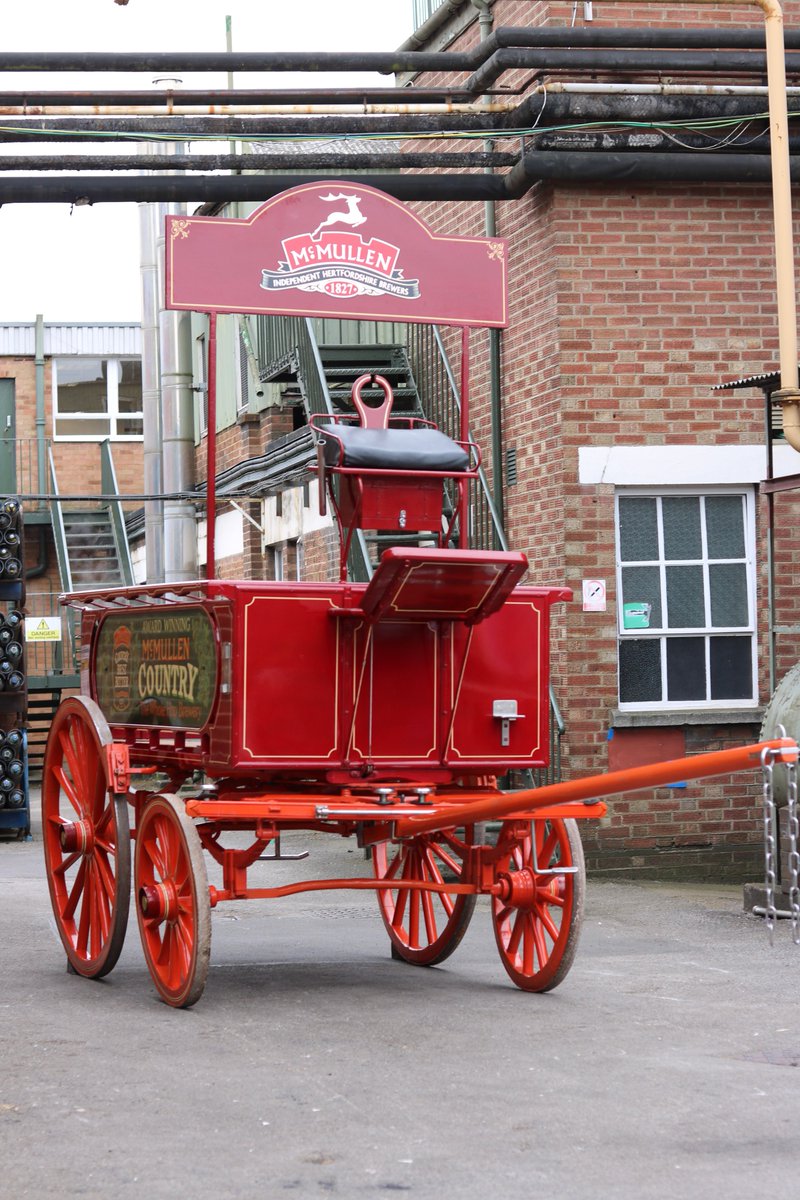 McMullens_pubs's tweet photo. The lovely lads Jack and Viscount have arrived and are very excited about taking our Dray for a walk about today! #Since1827 #WSShires https://t.co/F0GydhFeVF