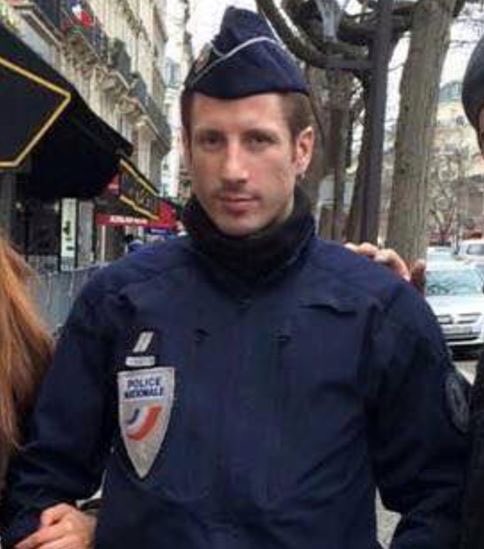 PhilippeEymery's tweet photo. Les victimes ont un visage...
Xavier, 37 ans. Que son âme repose en paix. #attentatchampselysees #ChampsElysees #JeSoutiensLaPolice https://t.co/nJ71i5mXfO