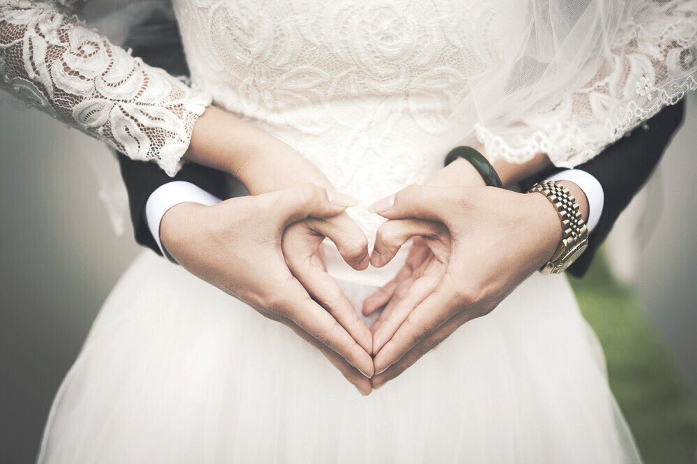 begosrules's tweet photo. Hoy en el blog, un post sobre cosas a tener en cuenta en la organización de tu boda 👰🤵🏼 #begosrules #wedding https://t.co/KgcJyVBIJY https://t.co/9esn1qI09l