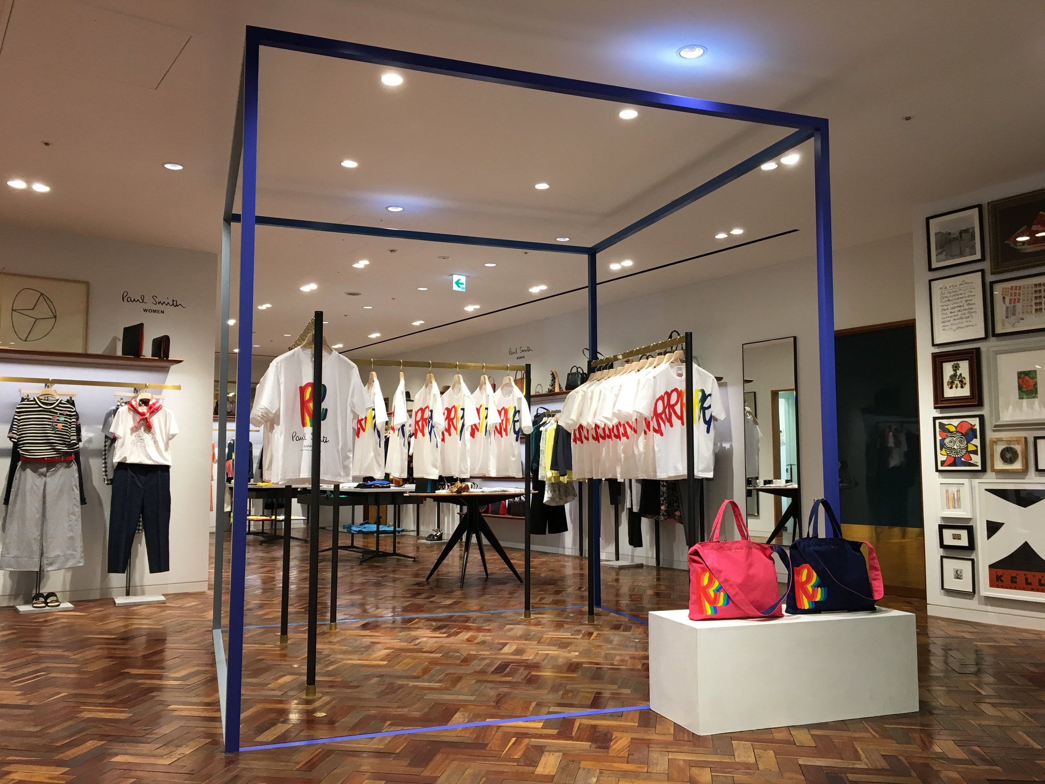 Paul Smith Japan ポール スミス六本木店 東京都港区六本木7 8 6 のアイコンである R をポップにあしらったショップ限定のウィメンズtシャツとトートバッグが 本日入荷しました 週末ぜひお立ち寄りください Paul Smith Japan ポール スミス六本木店 東京都港区六本木7 8 6 のアイコンである R をポップにあしらったショップ限定のウィメンズtシャツとトートバッグが 本日入荷しました 週末ぜひお立ち寄りください